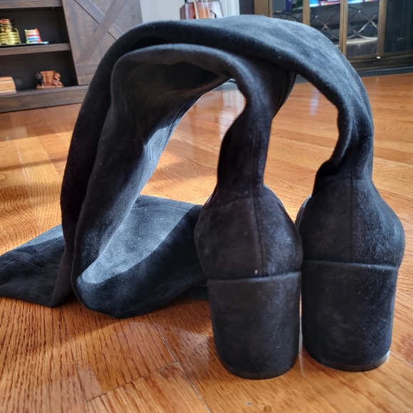 Elegant Black Suede Over-the-Knee Boots - Picture 12 of 12